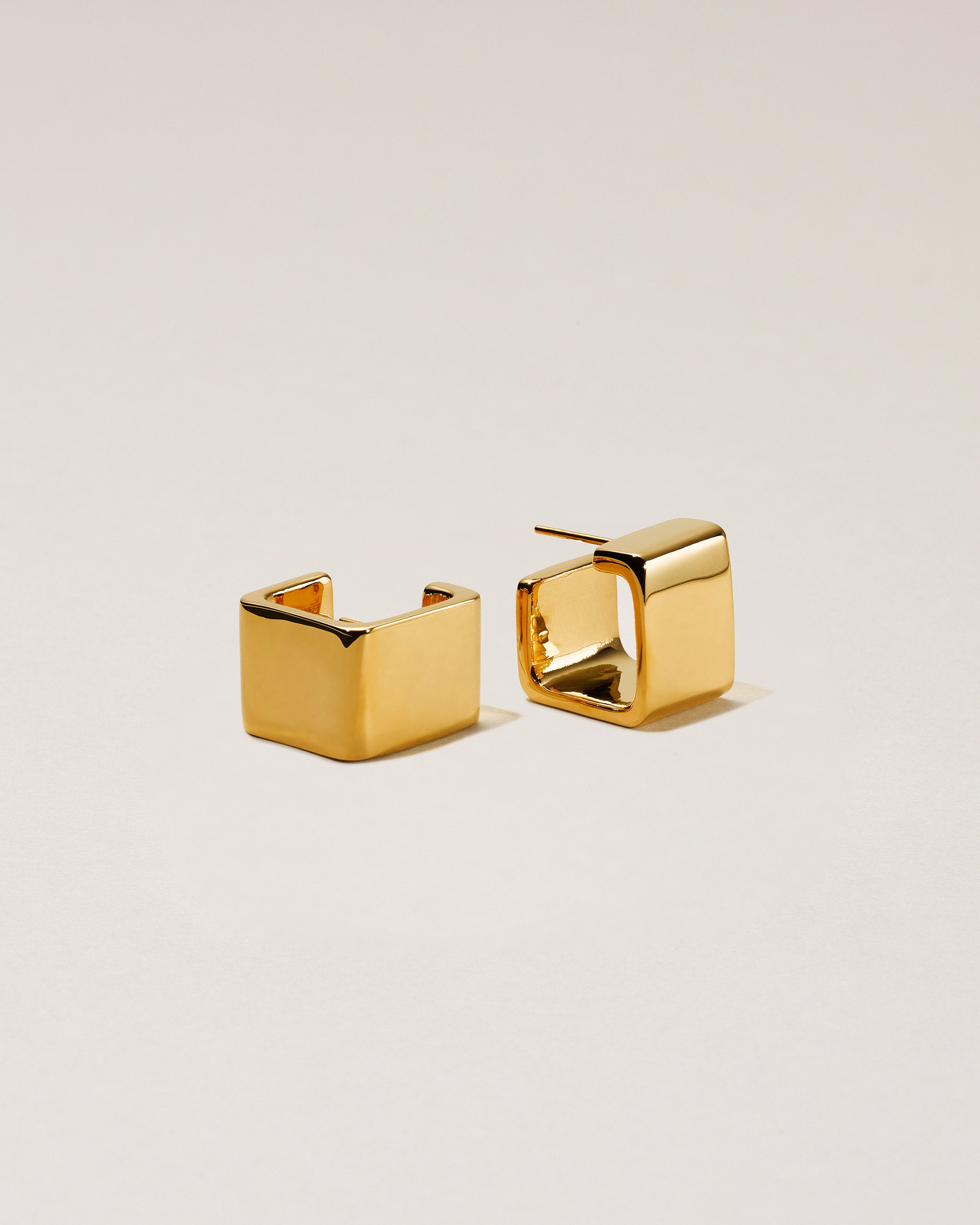 サラースCUBE PIERCED EARRINGS - K24P