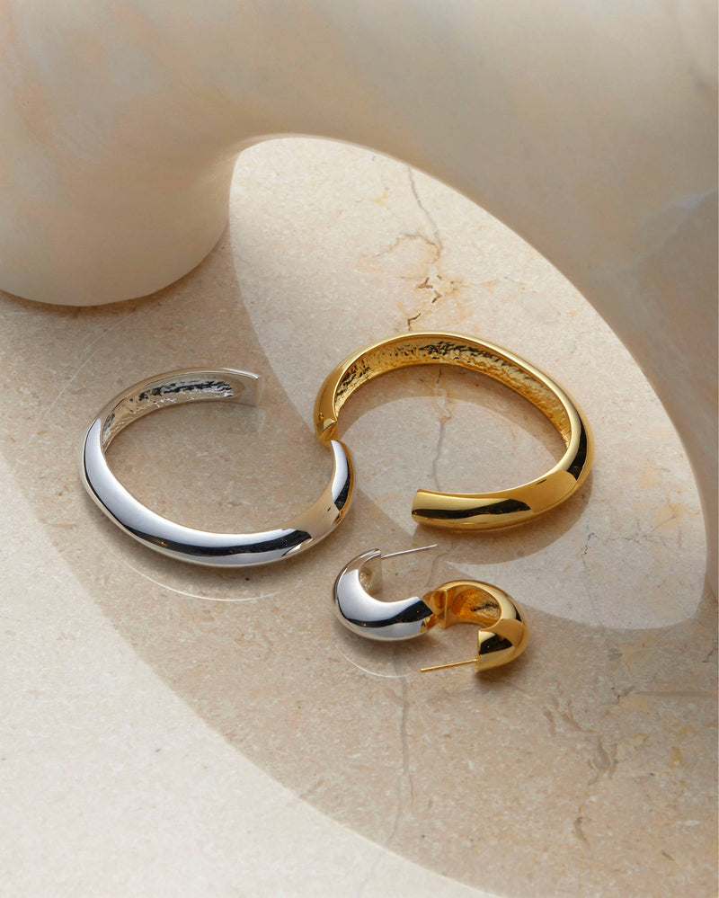 GLEAM ARC PIERCED EARRINGS - K24P