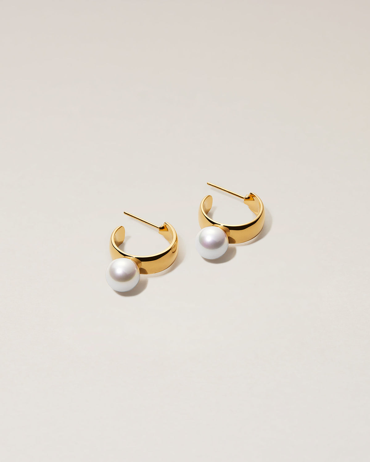 VEGAN-PEARL-HOOP-PIERCED-