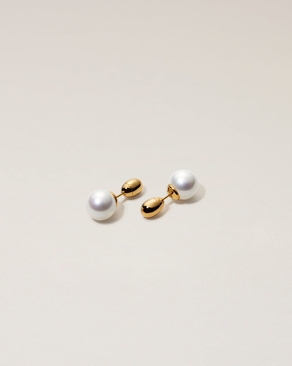 VEGAN-PEARL-PIERCED-EARRINGS- 